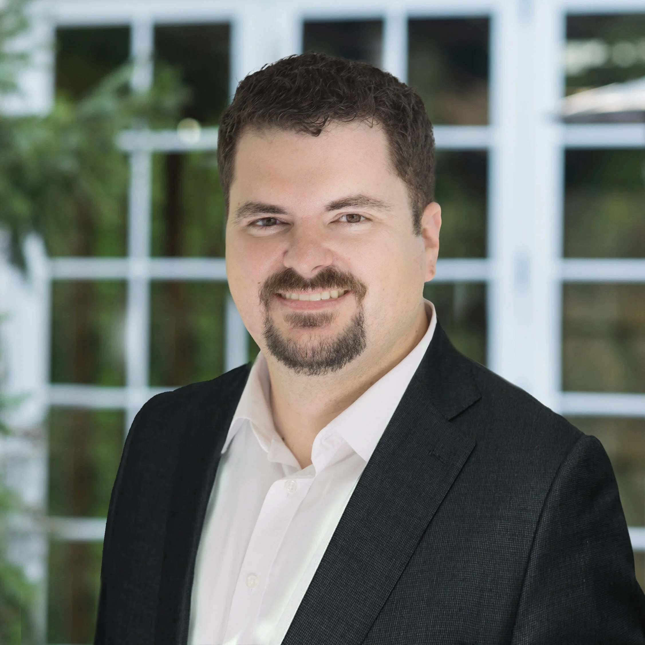 Headshot image of Garry P. MacArthur.